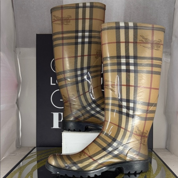 Burberry Tan Plaid Winter & Rain Boots - Picture 3 of 11